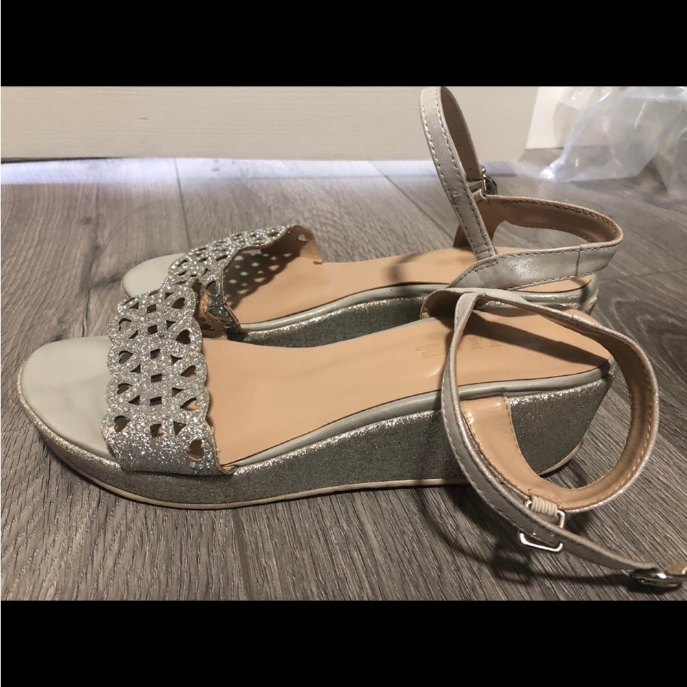Sandals - Picture 2 of 3